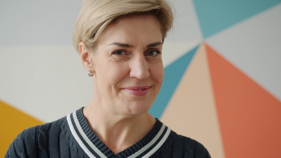 Portrait d'un journaliste spécialiste des programmes télévisés