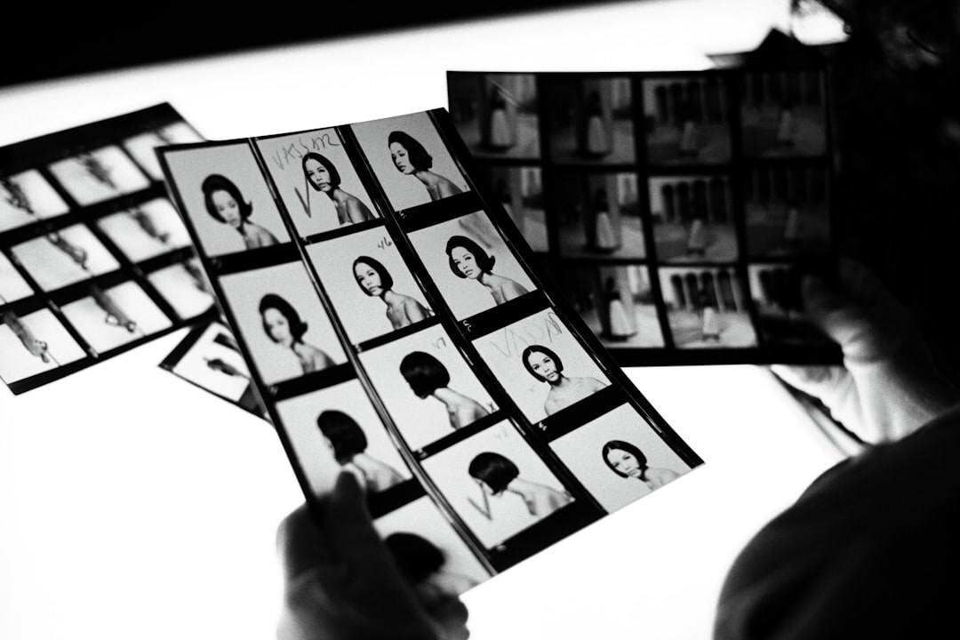 Portrait d'une archiviste spécialisée dans les fonds télévisuels