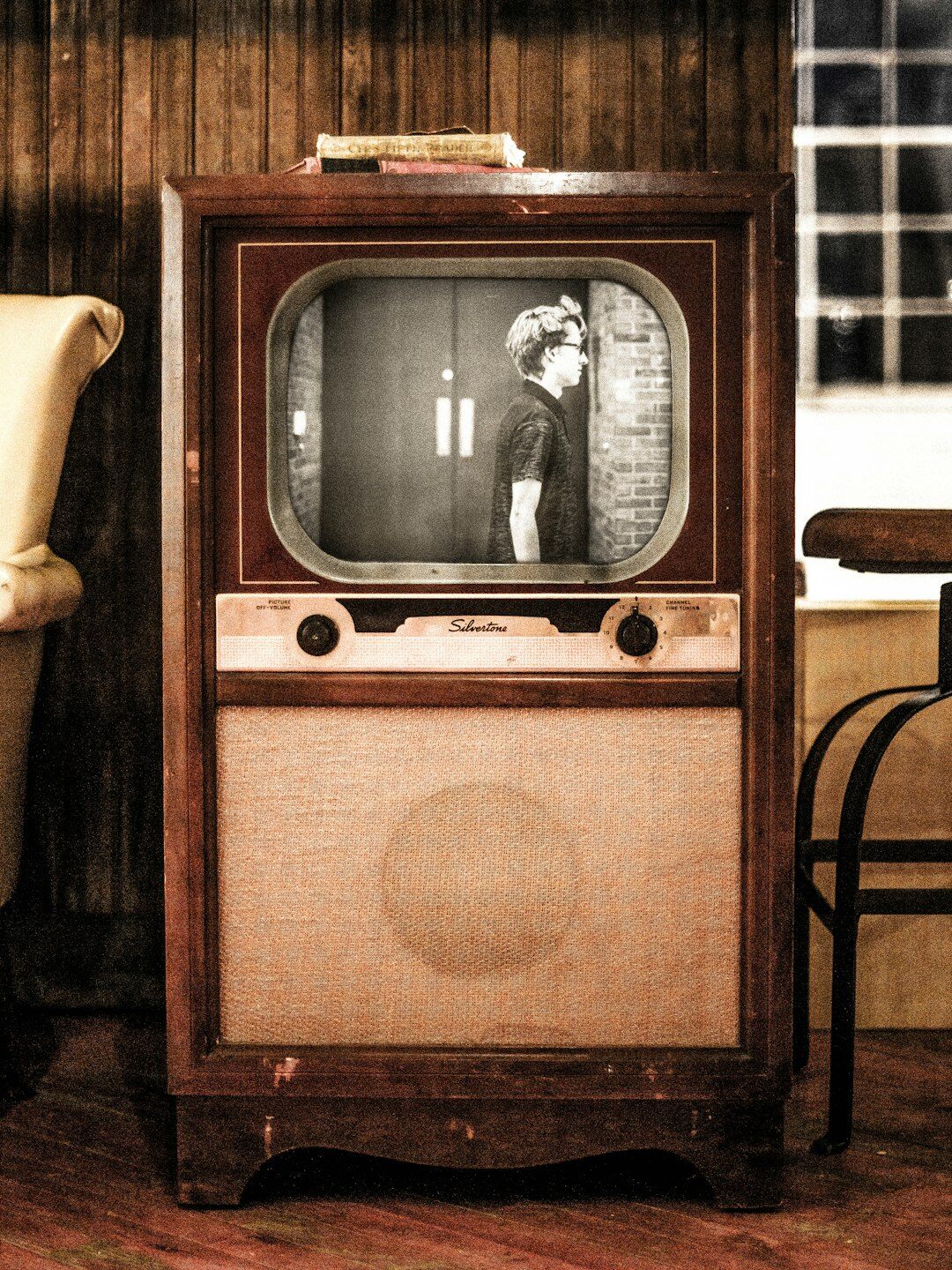 retro television from the 80s